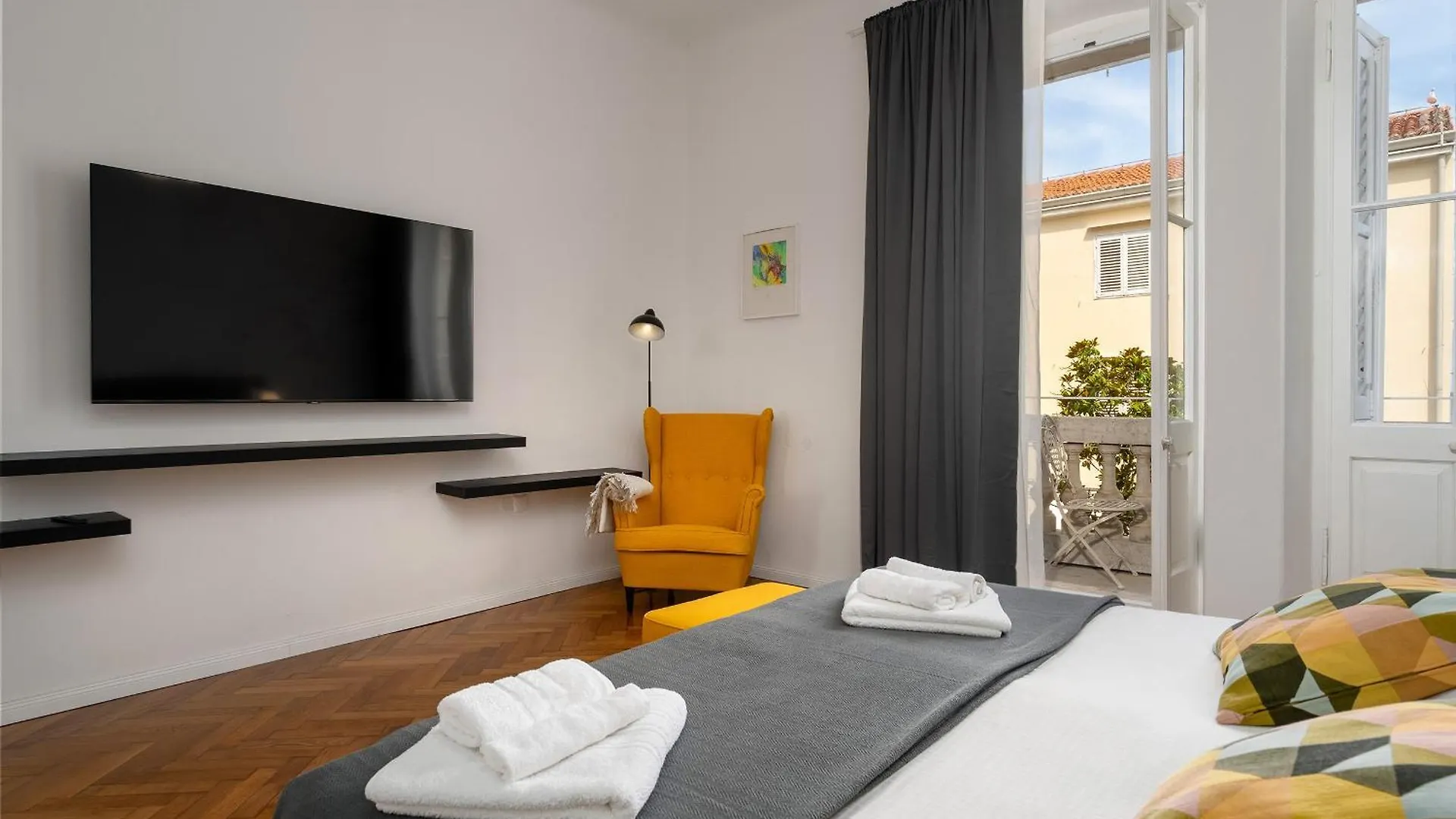 Romeo And Juliet Apartment With Balcony And Sea View Пореч