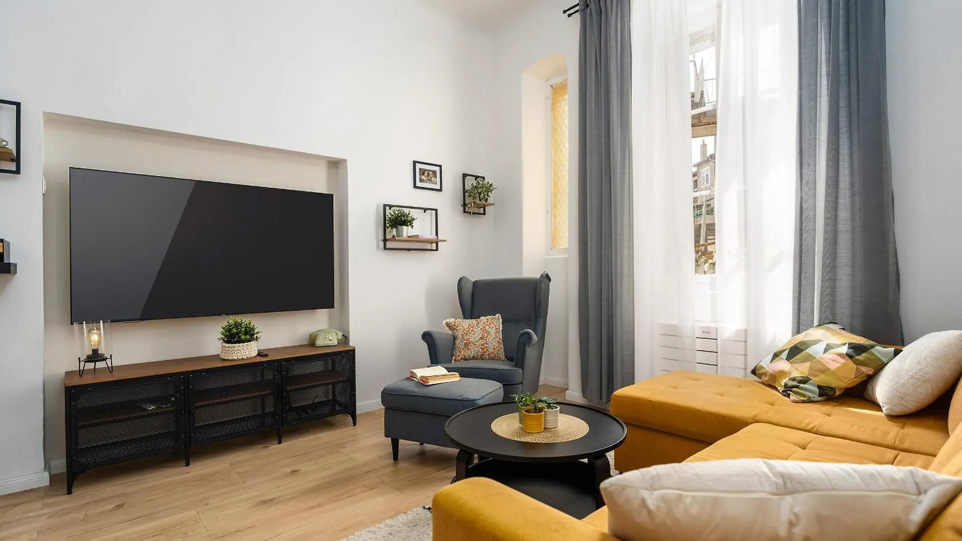 Romeo And Juliet Apartment With Balcony And Sea View Пореч