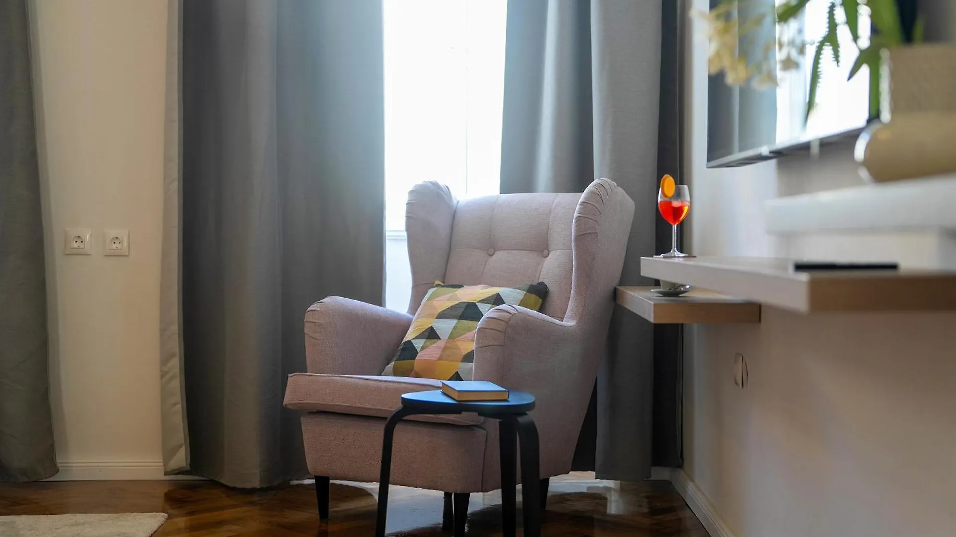 Romeo And Juliet Apartment With Balcony And Sea View Пореч